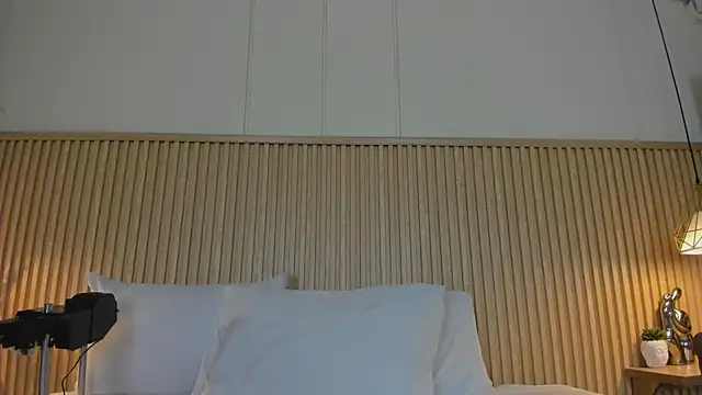 NahimiThompson online show from July 4, 7:54 pm