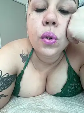 Rheetnena1 online show from April 19, 1:55 pm