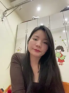 Bee Yellow00 online show from January 14, 6:07 am