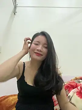 Bee Yellow00 online show from November 24, 4:47 am