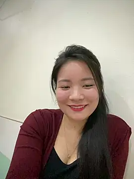 Bee Yellow00 online show from March 4, 4:41 am