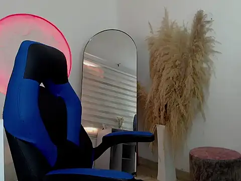 Yadis hot online show from November 19, 9:04 pm