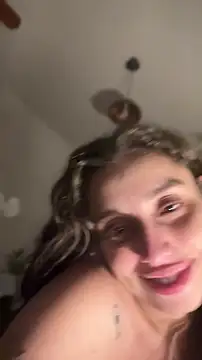 gigi333regi online show from April 28, 6:17 am