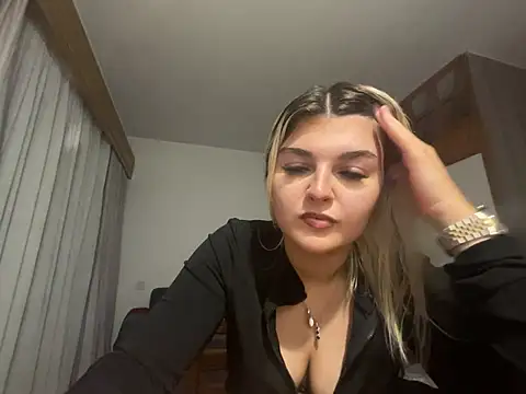 rosie-hipstergal online show from February 4, 7:17 pm