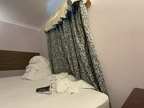 rosie-hipstergal online show from March 25, 12:08 pm