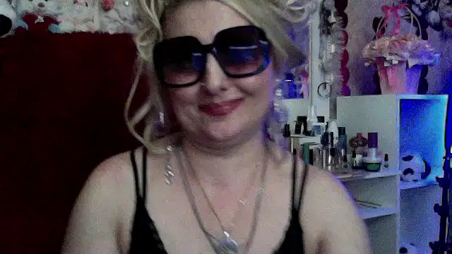 xHot Amazonq online show from March 26, 11:17 pm