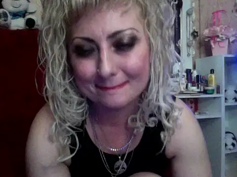 xHot Amazonq online show from November 3, 10:25 pm