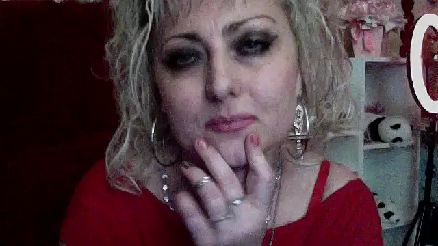 xHot Amazonq online show from February 12, 8:10 pm