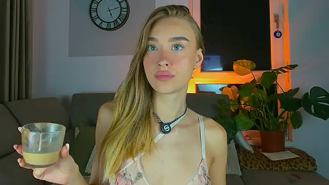 SugarSkye online show from August 8, 9:12 pm
