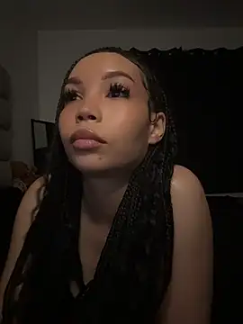 nikkiloveee online show from June 17, 7:43 am