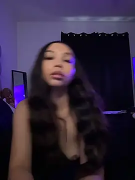 nikkiloveee online show from July 17, 9:18 pm