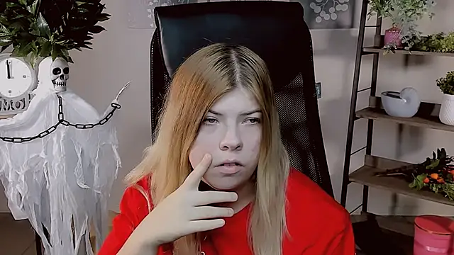 EvaDarc online show from October 29, 11:47 am