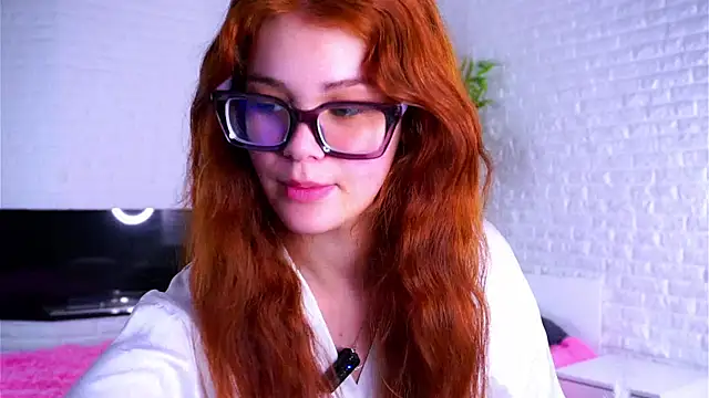 YettaCalabria online show from April 16, 2:28 pm