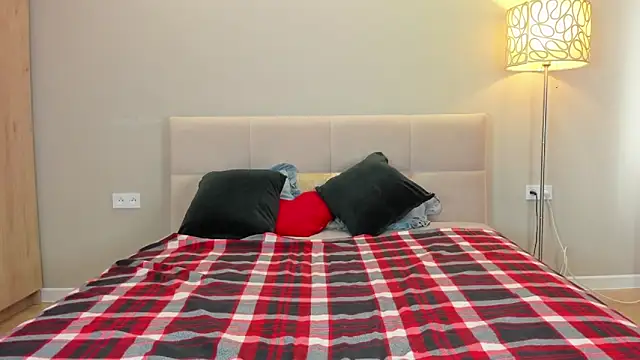 babyyullii online show from June 3, 2:01 am