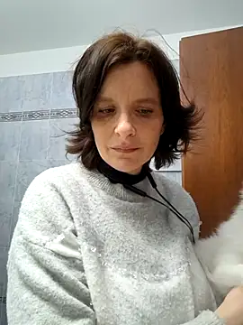 Piediniecollant online show from February 19, 11:43 am