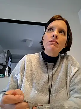 Piediniecollant online show from April 1, 11:00 am