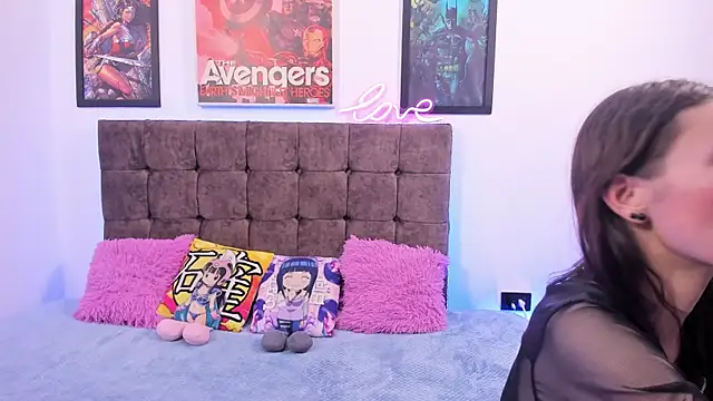 maelis Avelle online show from November 8, 5:51 pm