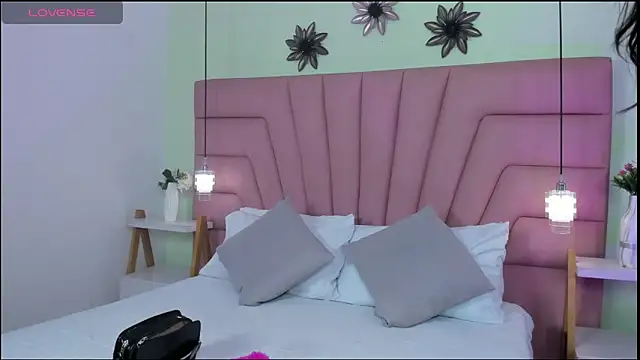 Kim Luna1 online show from April 26, 3:04 am