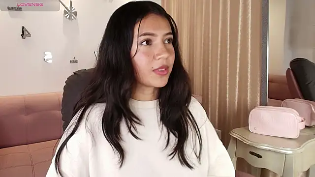 KamyGlam online show from February 9, 10:45 pm