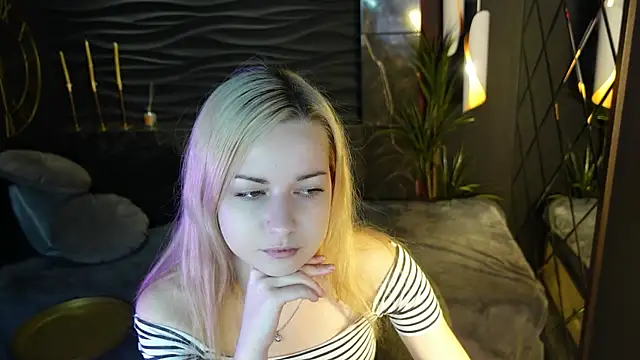 Jessie Cuti online show from December 19, 8:34 pm