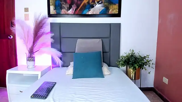 HannaaWells online show from February 20, 6:31 pm