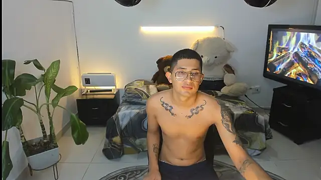 darwinandbrayann online show from March 2, 4:12 am