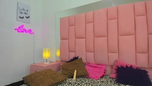 Evaa white online show from November 17, 12:28 pm