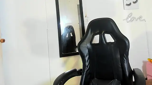 Evaa white online show from January 10, 12:43 pm