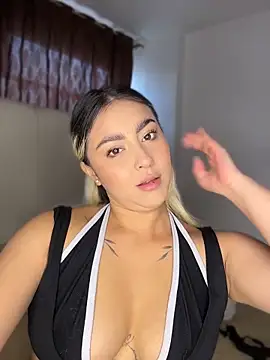 Elina Hills online show from April 15, 7:03 pm