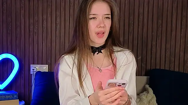 tinyanie online show from February 19, 9:35 pm