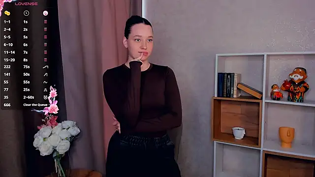 LaraeWernecke online show from November 3, 6:17 am