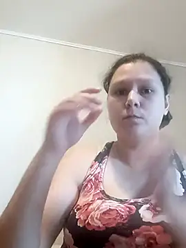 GlitterAuburn online show from March 24, 2:55 pm