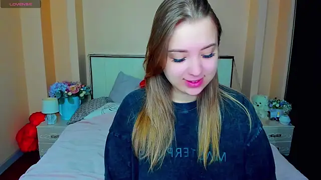 AlexissMmm online show from November 8, 8:08 am