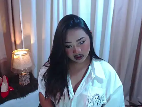 XxgiganticoliviacummerxX online show from April 17, 2:30 pm