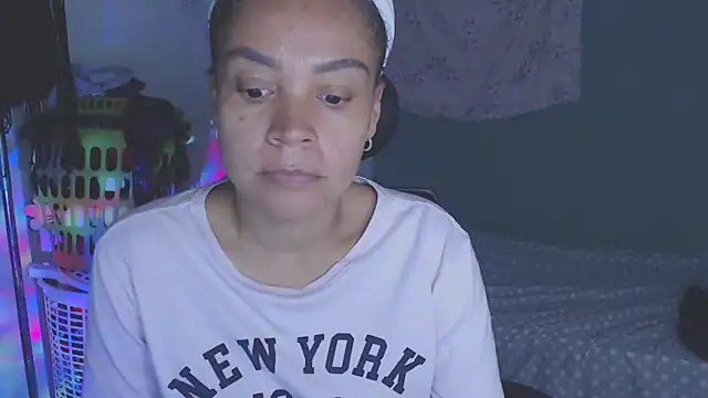 shayna cute online show from July 1, 1:05 am