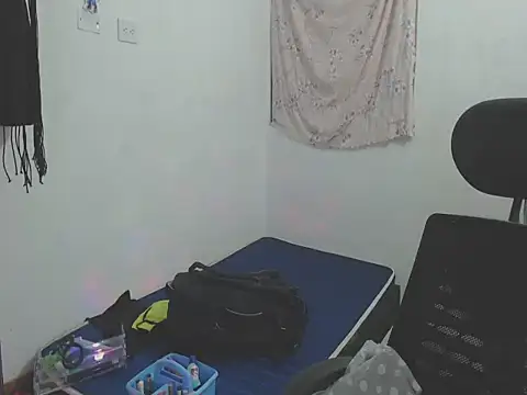 shayna cute online show from June 12, 2:19 am
