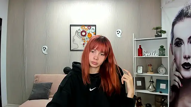 OlyviaBella online show from November 4, 1:27 pm