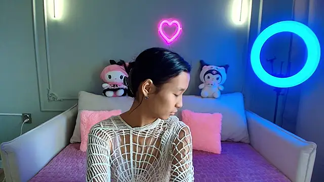 lihnpham online show from November 30, 3:43 am