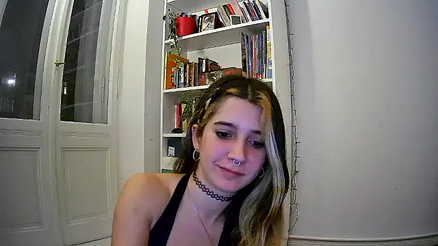 Gatitasalvaje123 online show from January 8, 5:50 pm