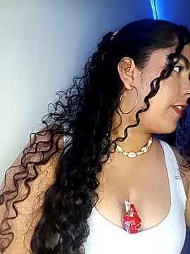 Elara Nova online show from November 7, 3:01 am