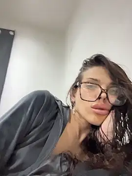 zowi101 online show from December 17, 7:29 pm