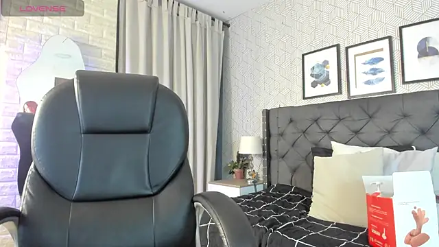 valentina  desire online show from April 14, 11:54 am