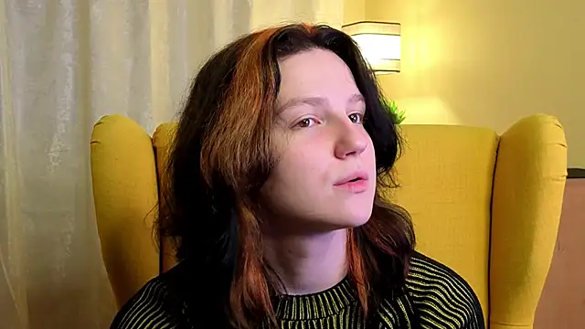 LatinaHuguenin online show from April 12, 9:17 pm