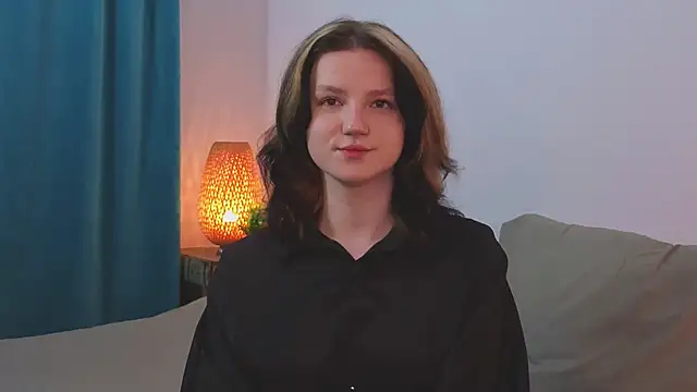 LatinaHuguenin online show from April 2, 9:01 pm