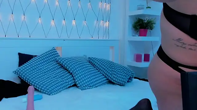 MonaLuxxx online show from November 28, 4:43 pm