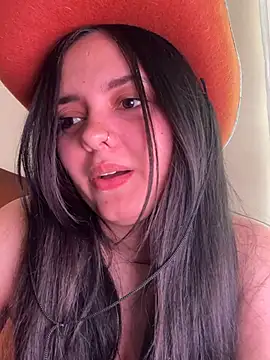 candicewest  online show from March 8, 6:12 pm