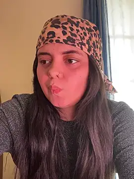 candicewest  online show from February 18, 4:17 pm