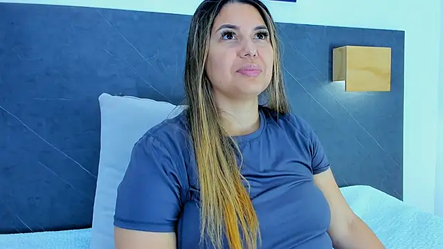 Andhrea Vale online show from March 3, 11:49 am