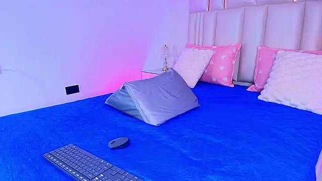 alanarose18 online show from February 10, 7:17 pm