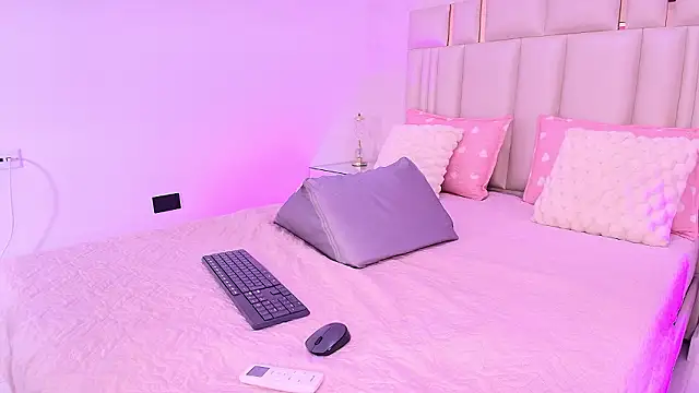 alanarose18 online show from February 9, 7:16 pm